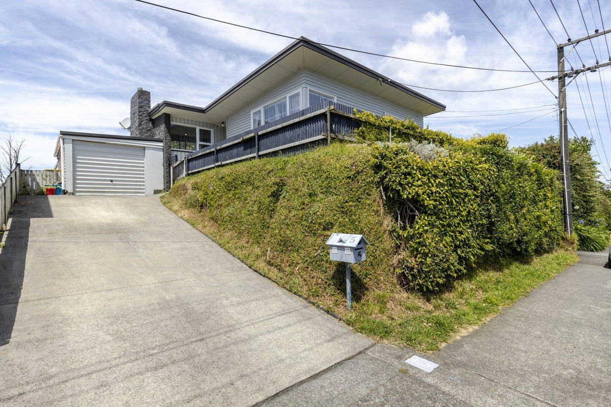 5 Fernleigh Street, Ferndale, New Plymouth - Carousel 1