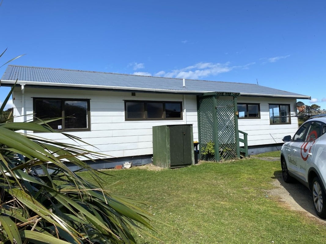 20 Ladbrooke Drive, Newlands, Wellington - Carousel 1