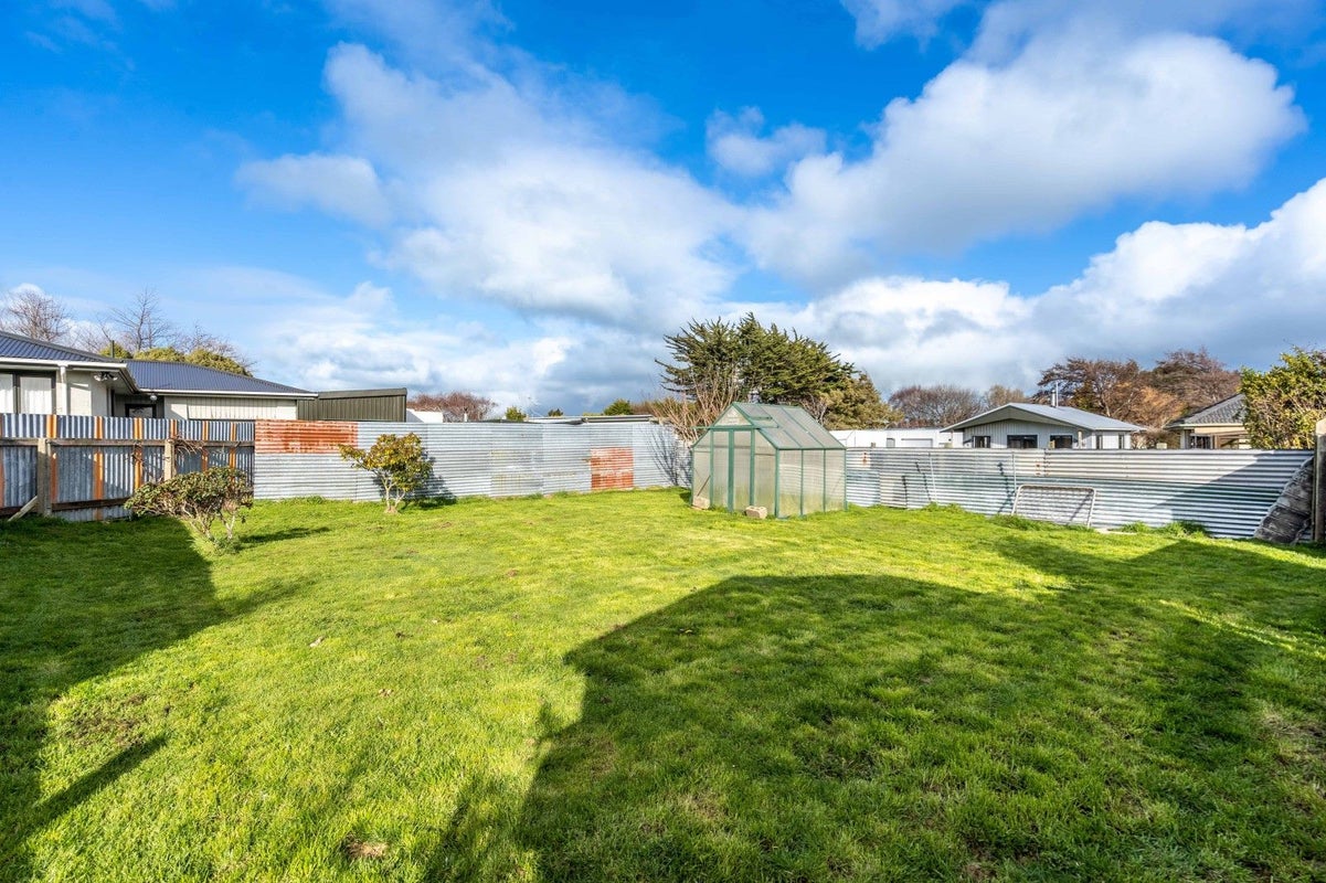 32 York Street, Strathern, Invercargill - Carousel 13