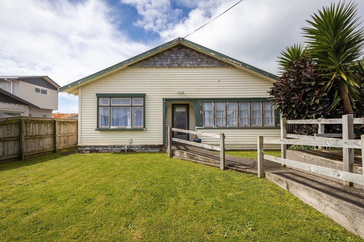 9 French Street, Moturoa, New Plymouth - Carousel 1