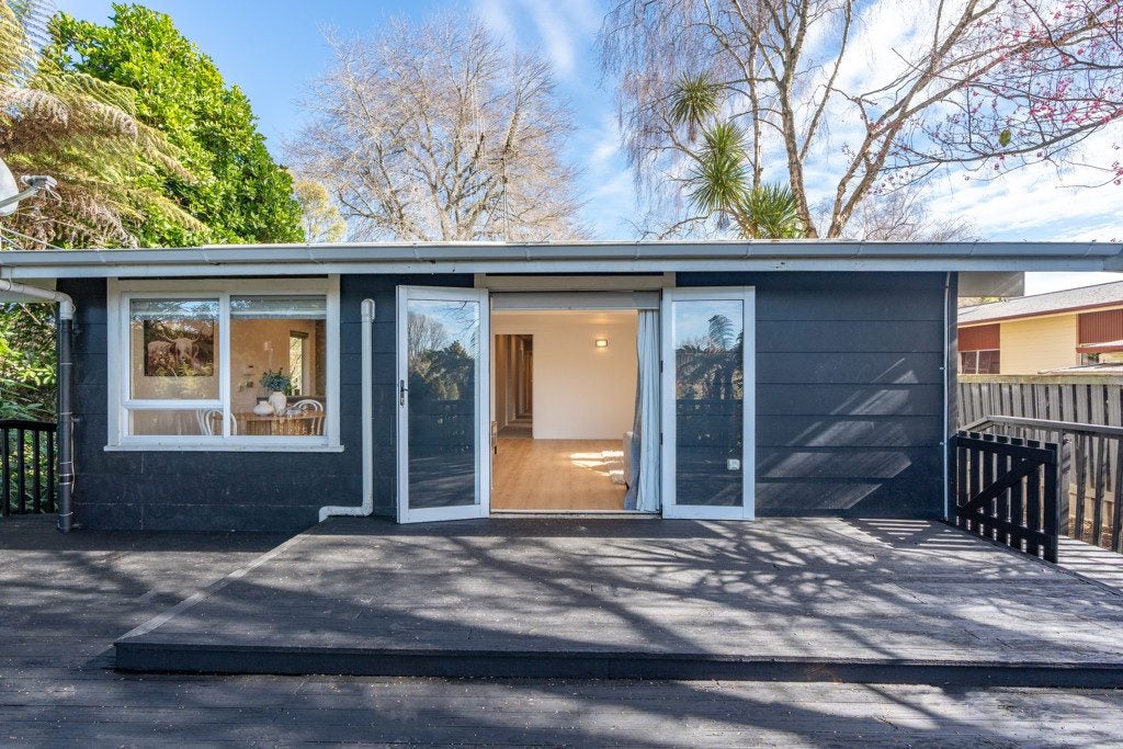 8 Fleming Place, Chedworth Park, Hamilton, Waikato - Carousel 2