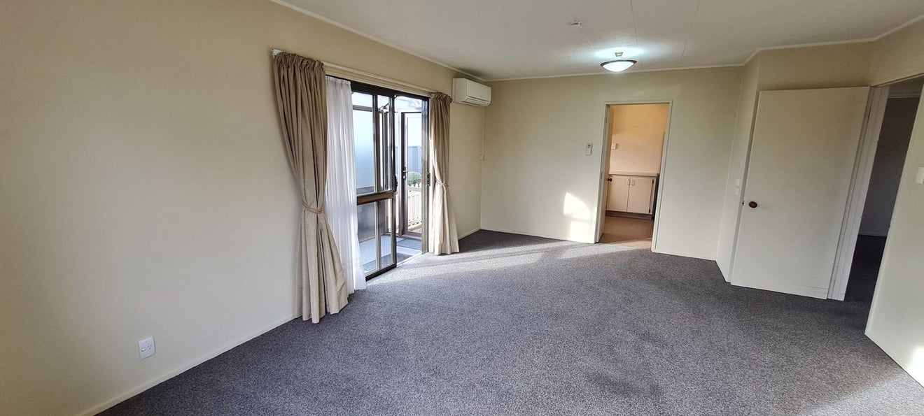 11A Royal Crescent, Saint Kilda, Dunedin - Carousel 2
