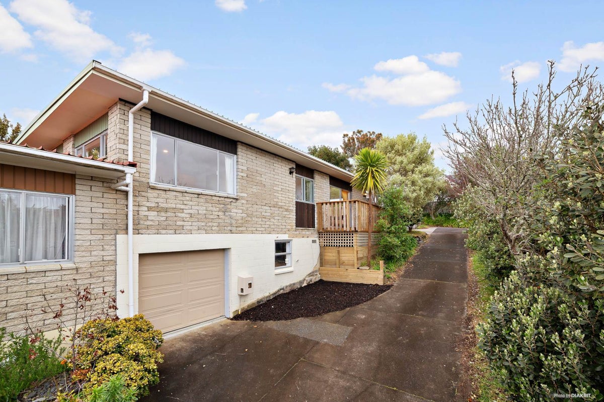 1/9 Lingham Crescent, Torbay, Auckland - Carousel 1
