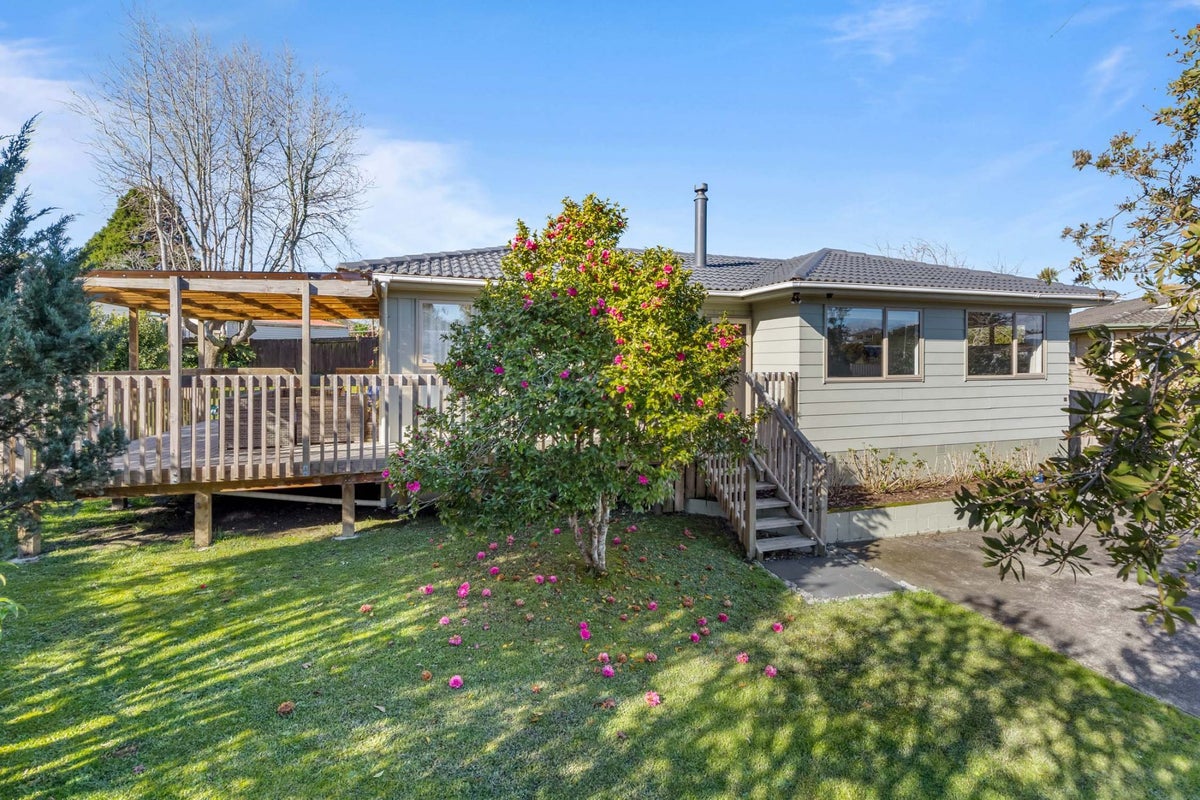 15 Clyma Place, Massey, Auckland - Carousel 1