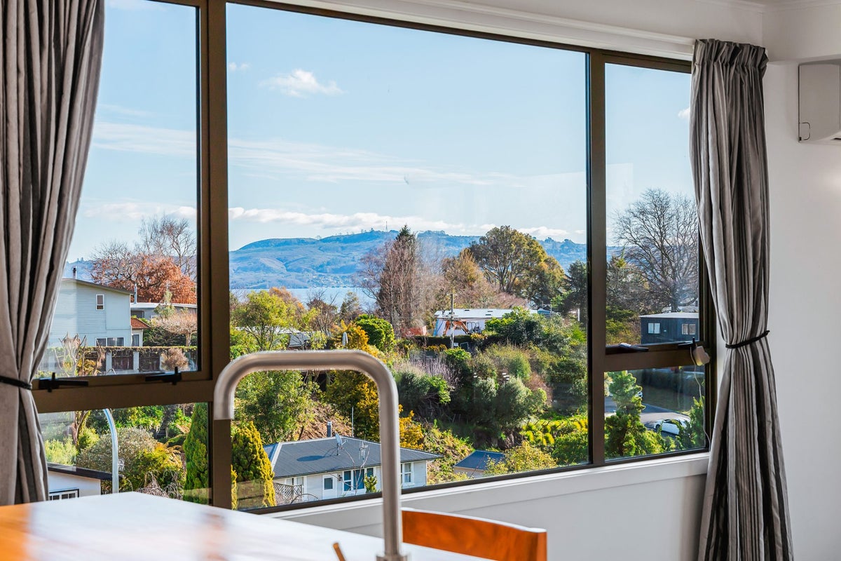 44 Tremaine Avenue, Two Mile Bay, Taupo - Carousel 1