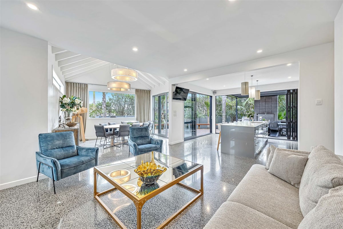 8 Mansion Court, West Harbour, Auckland - Carousel 1