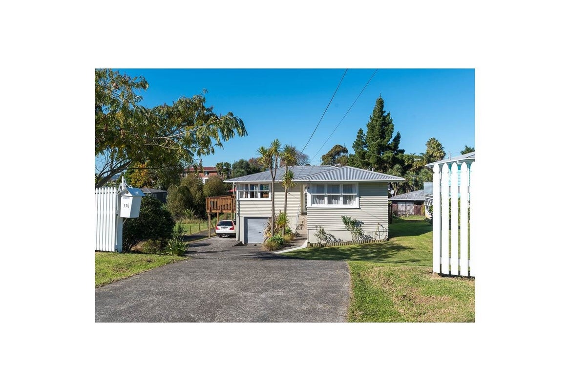 15 Kelwyn Road, Kelston, Auckland - Carousel 1