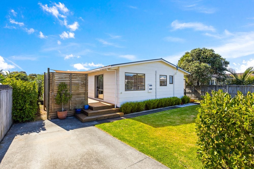 3A Hikurangi Street, Te Atatu Peninsula, Auckland - Carousel 2
