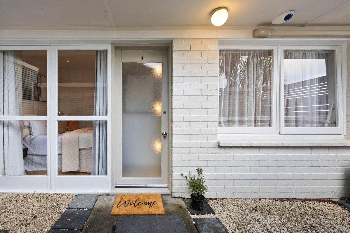 8/12 Rautangi Road, Mount Eden, Auckland - Carousel 2