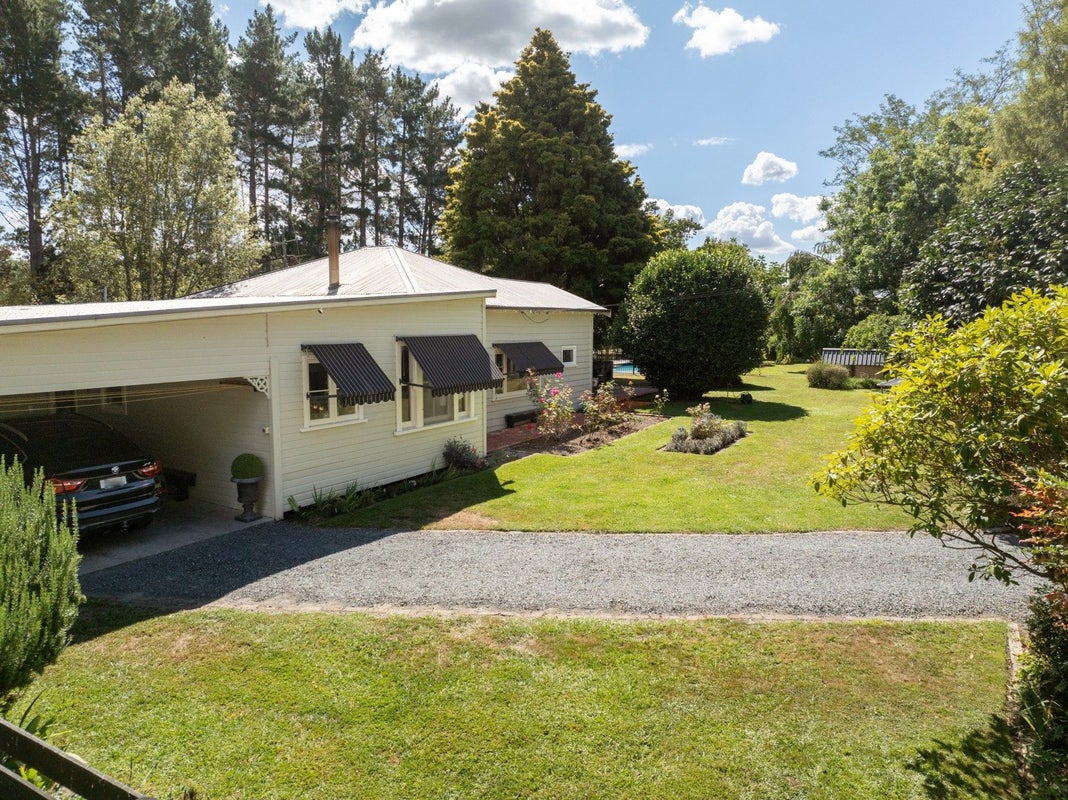 1218 State Highway 1, Tirau - Carousel 2