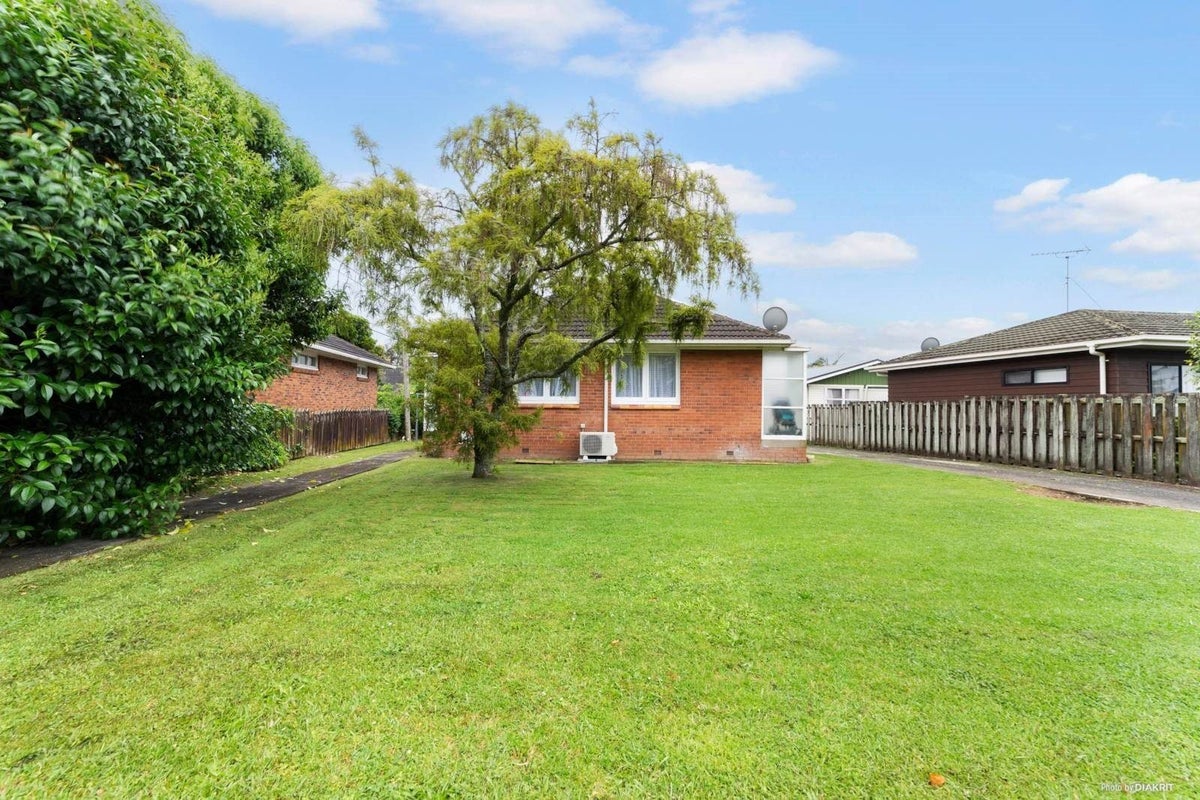1/169 Shakespeare Road, Milford, Auckland - Carousel 1