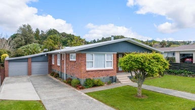 11 Fairway Drive, Kamo, Whangarei - Carousel 1