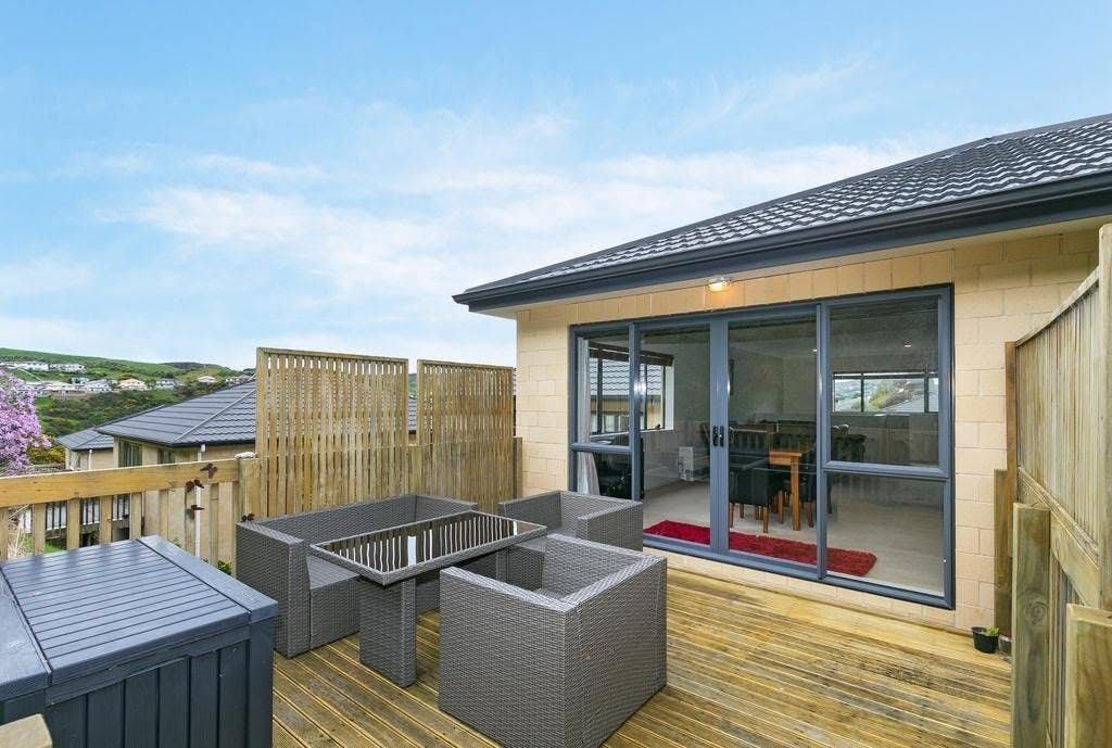 28 Erlestoke Crescent, Churton Park, Wellington - Carousel 1