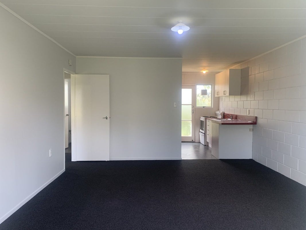 9 Alston Avenue, Kelston, Auckland - Carousel 2