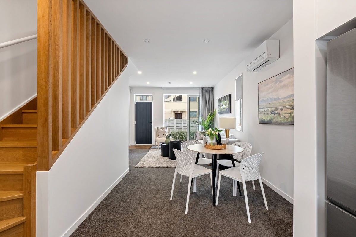 2/30 Pirie Street, Mount Victoria, Wellington - Carousel 2