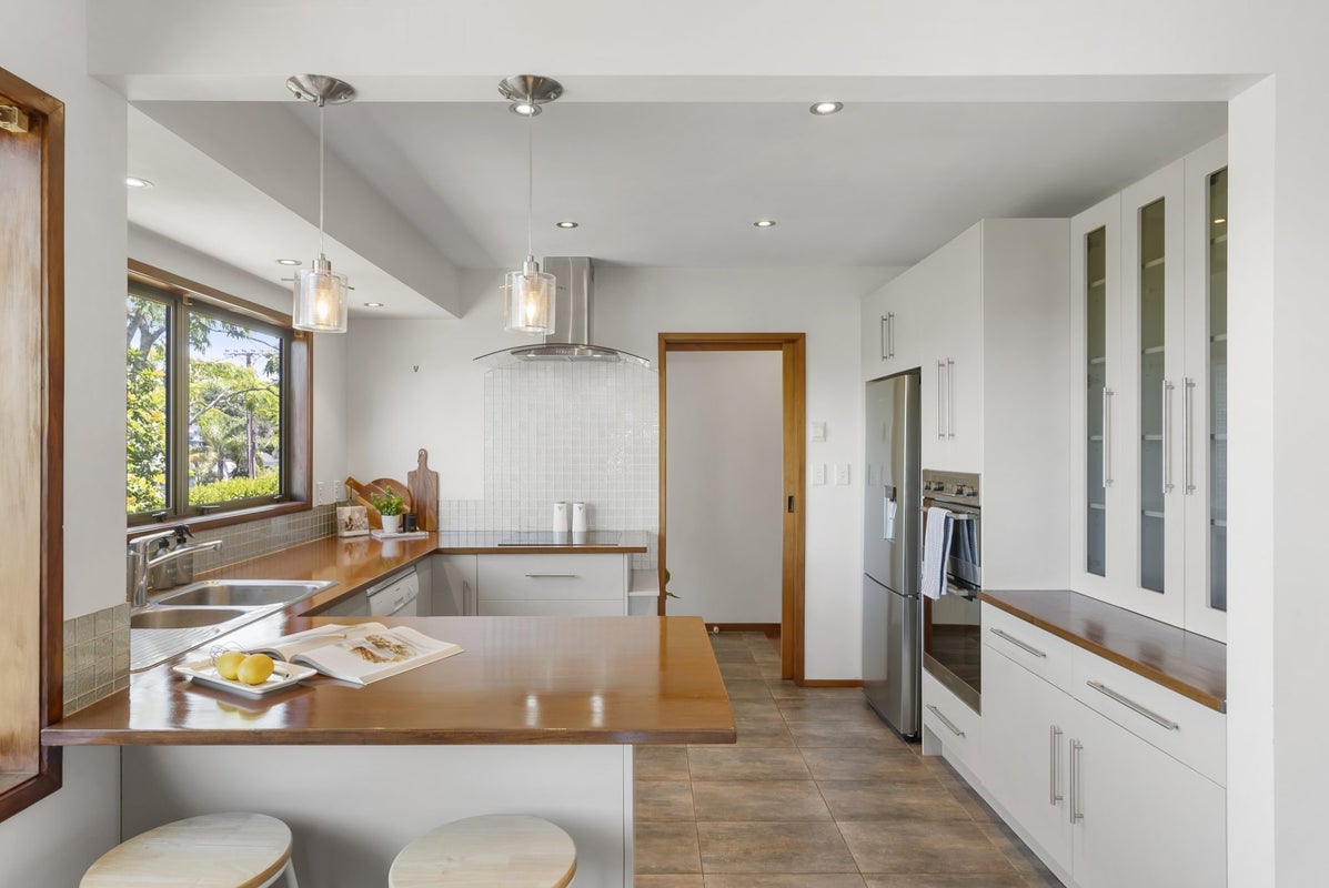 2/15 Hythe Terrace, Mairangi Bay, Auckland - Carousel 2