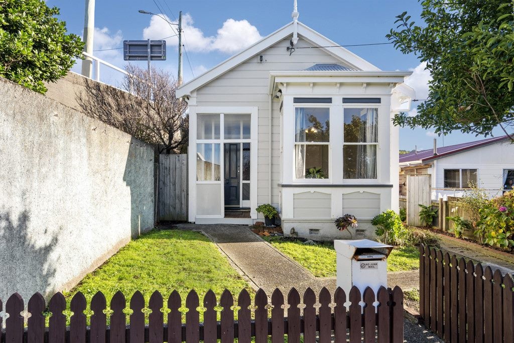 10 Childers Terrace, Kilbirnie, Wellington - Carousel 1
