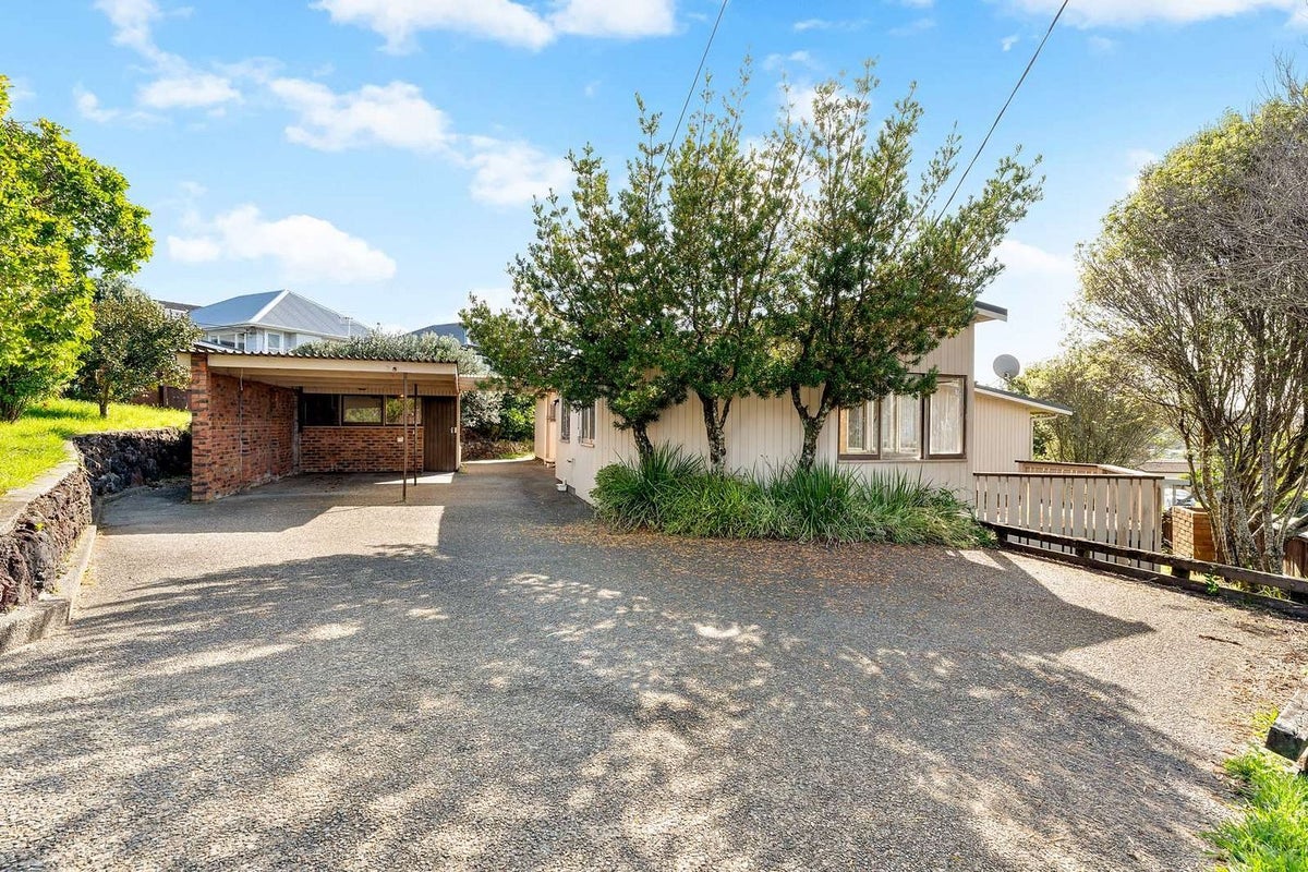 57 Ocean View Road, Hillcrest, Auckland - Carousel 1