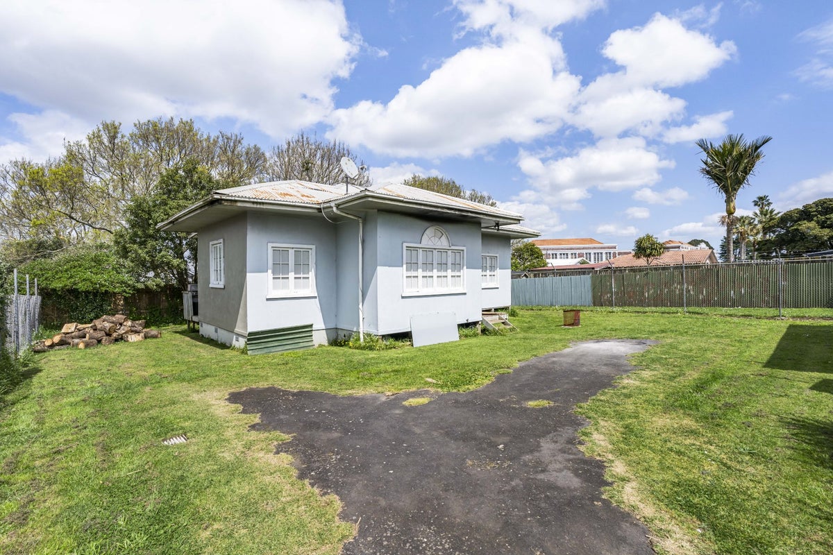 64 Mangere Road, Otahuhu, Auckland - Carousel 2