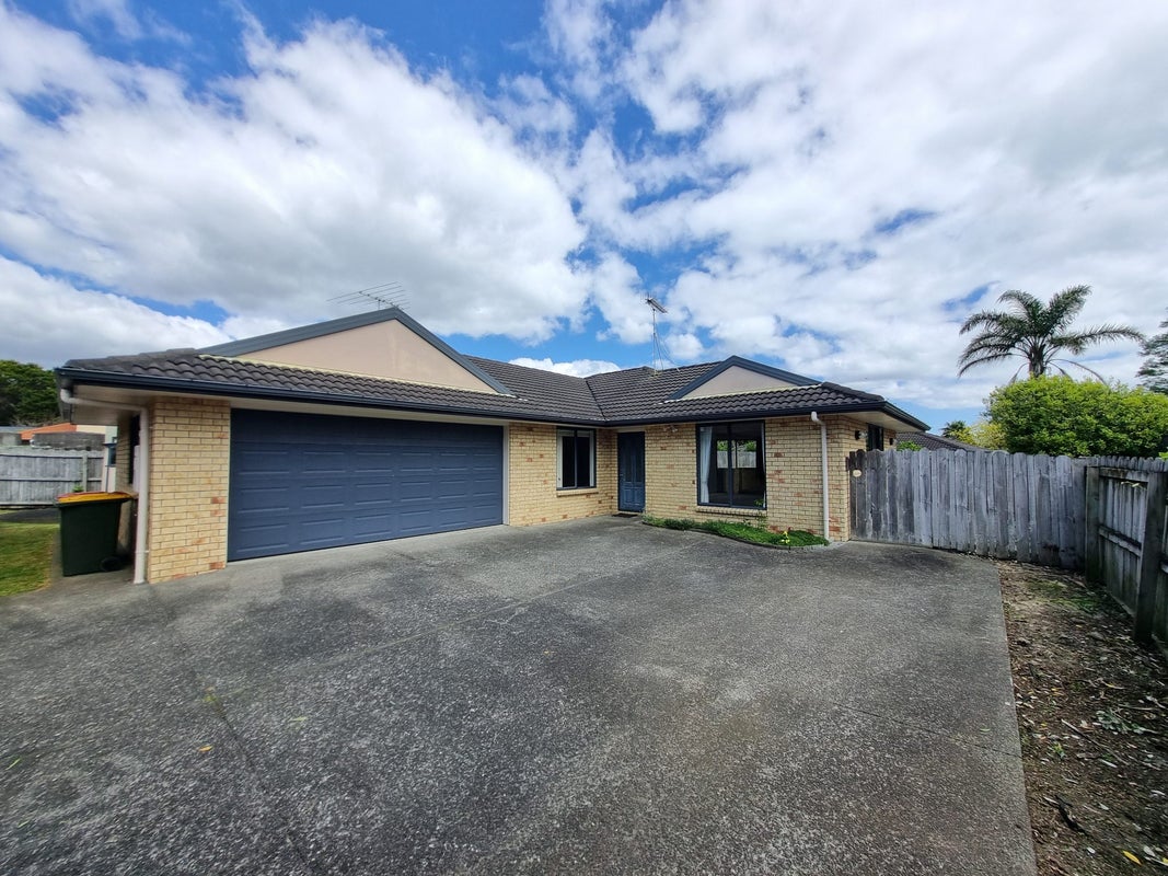 9A Araminta Place, Beachlands, Auckland - Carousel 1