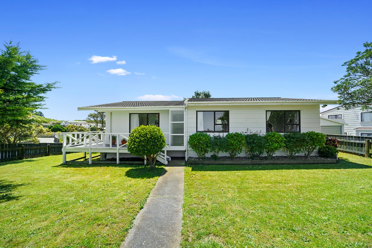 31 Sunhaven Drive, Newlands, Wellington - Carousel 1