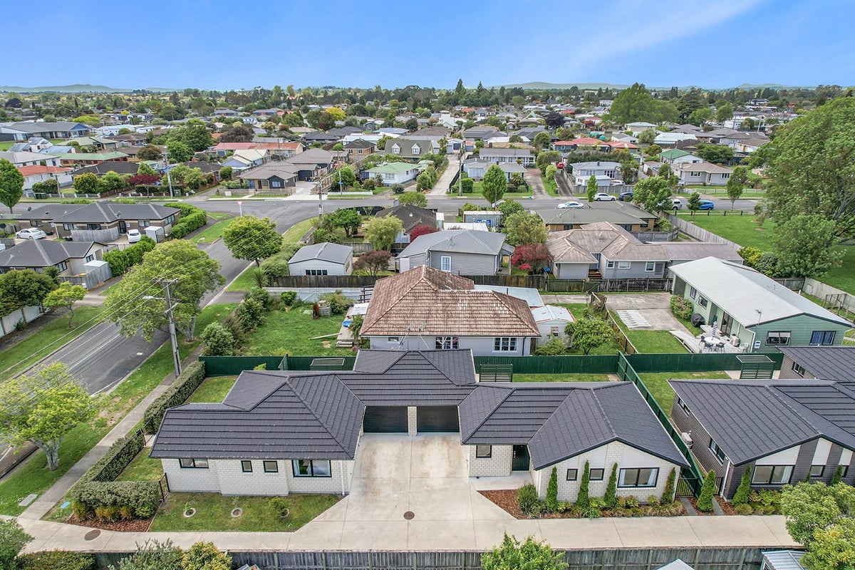 2/5 Mahana Road, St Andrews, Hamilton - Carousel 1