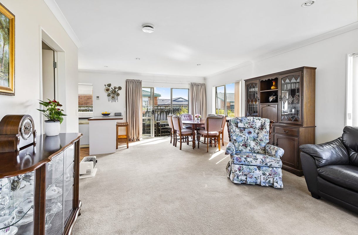 7 Pohutukawa Grove, Titahi Bay, Porirua - Carousel 2