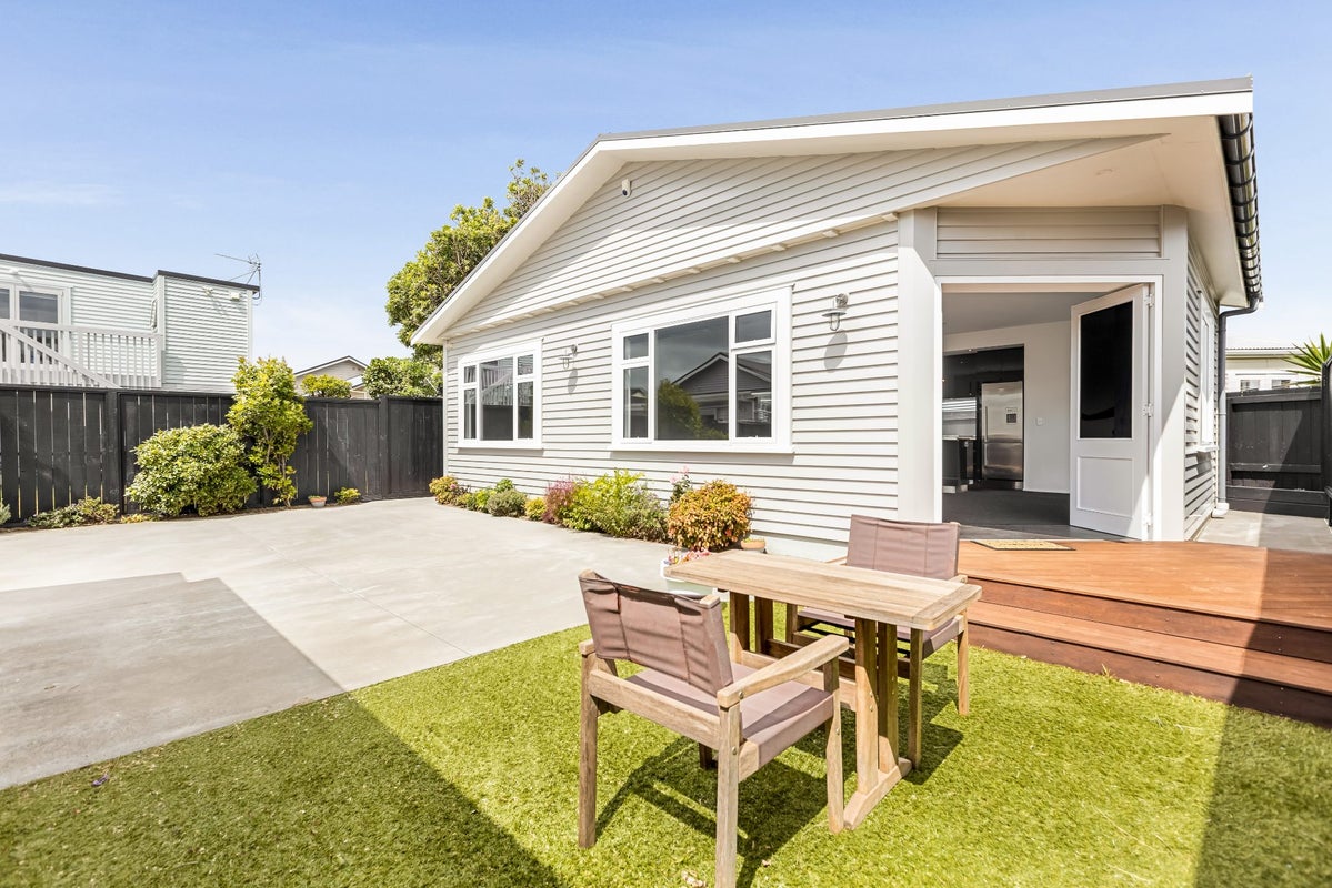 10A Strathavon Road, Miramar, Wellington - Carousel 1