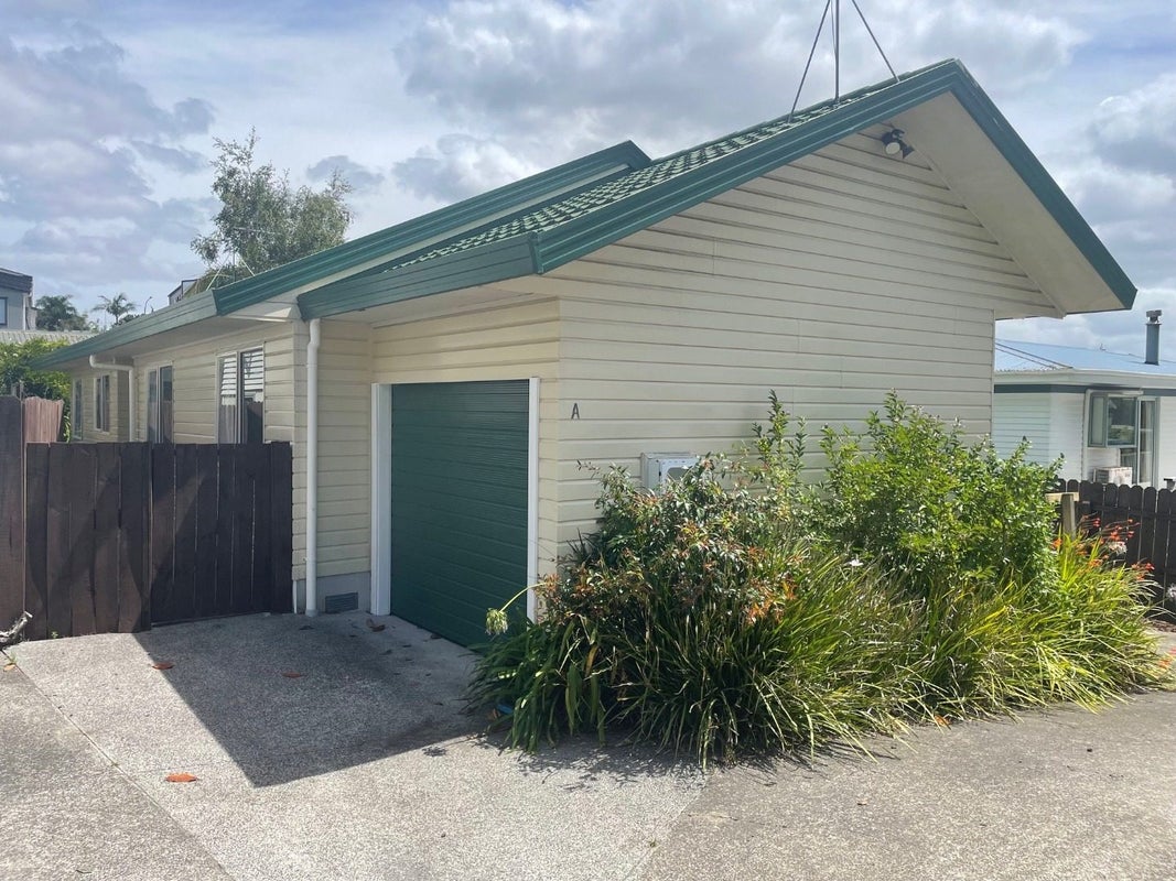 1/32 Abercrombie Street, Howick, Auckland - Carousel 1