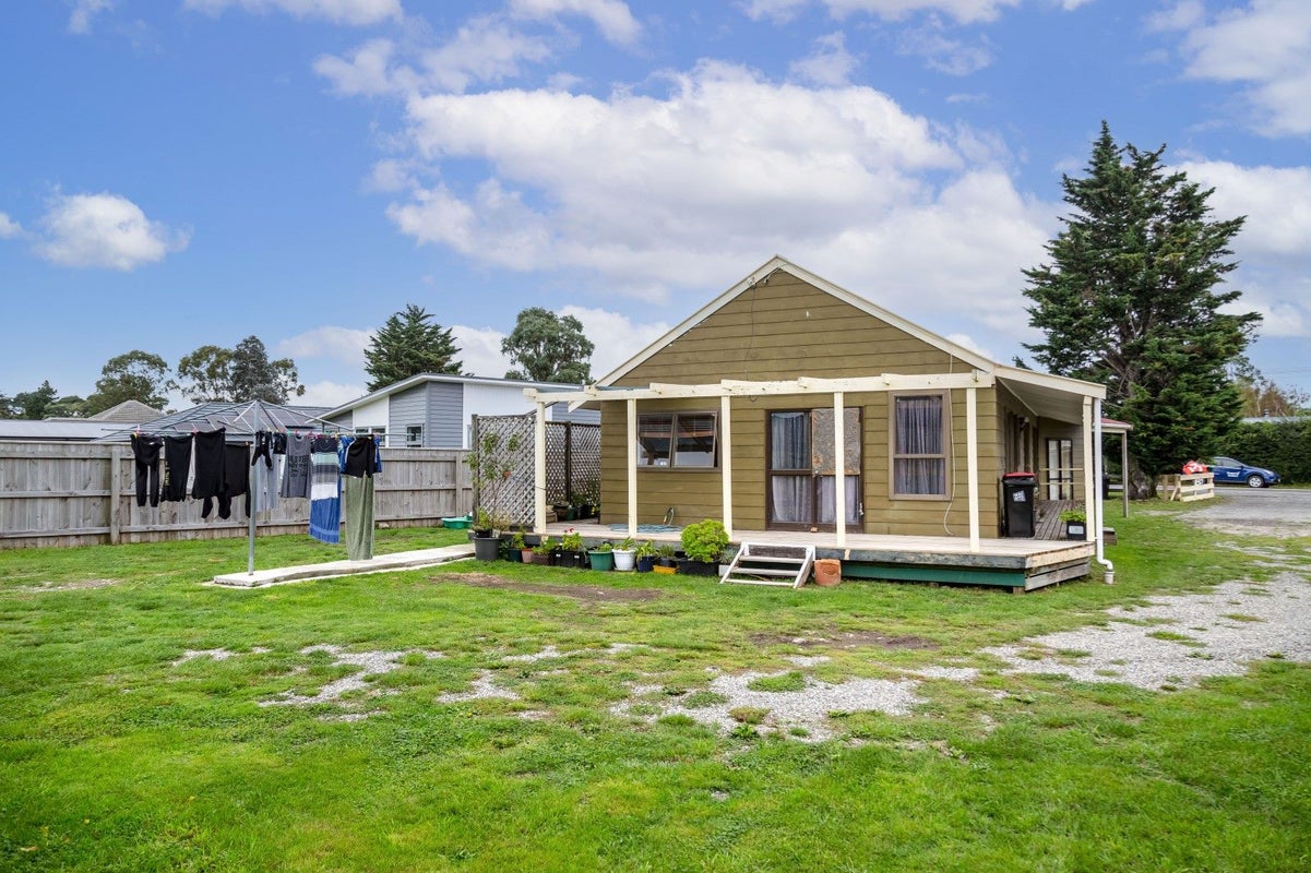139 Fitzherbert Street, Featherston - Carousel 1
