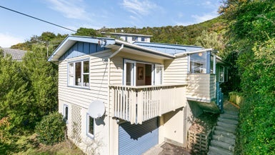 30 Voltaire Street, Karori, Wellington - Carousel 1