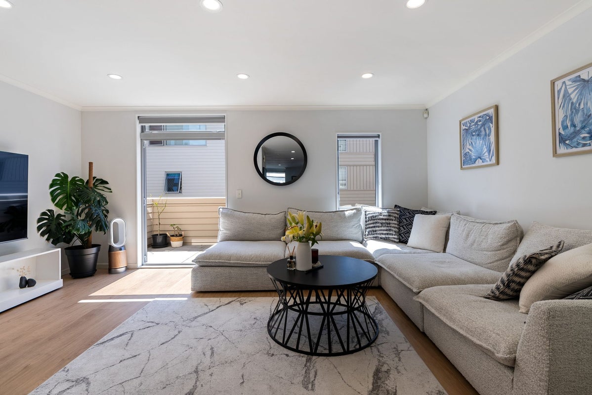 2/15 Roxburgh Street, Mount Victoria, Wellington - Carousel 2