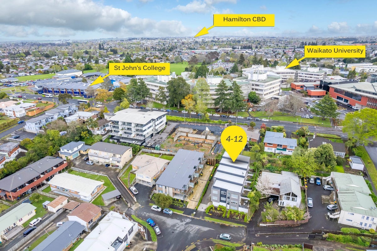 4/12 Scotland Place, Hillcrest, Hamilton - Carousel 1