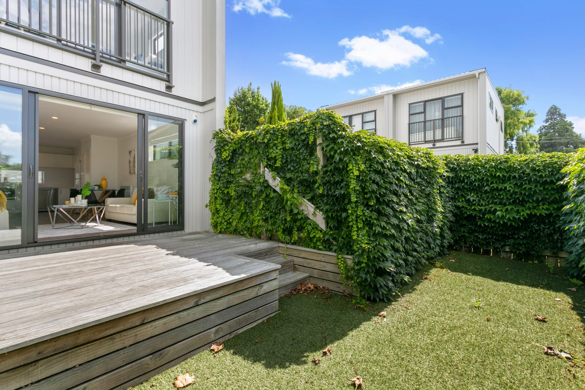 36B Erima Avenue, Point England, Auckland - Carousel 1