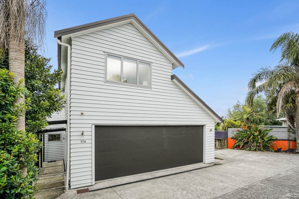 10A Montmere Avenue, Te Atatu Peninsula, Auckland - Carousel 1