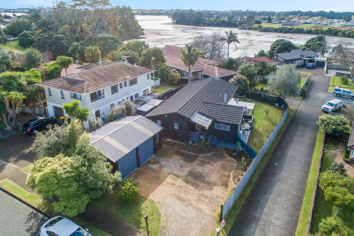 21 Riverside Drive, Waiuku, Waiuku - Carousel 1