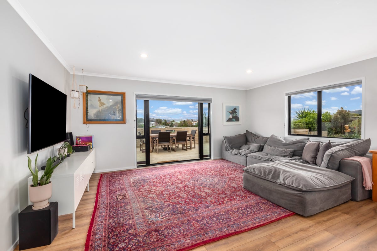 56 Sunstone Crescent, Brown Owl, Upper Hutt - Carousel 2
