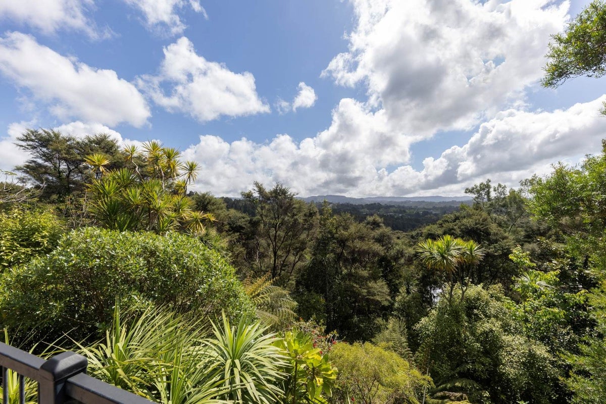 20 Phillip Avenue, Glen Eden, Auckland - Carousel 2
