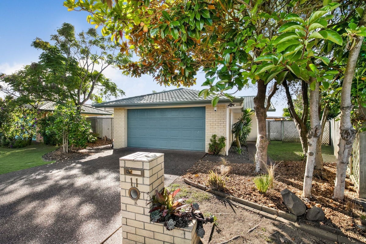 11 Kaimoana Street, Weymouth, Auckland - Carousel 1