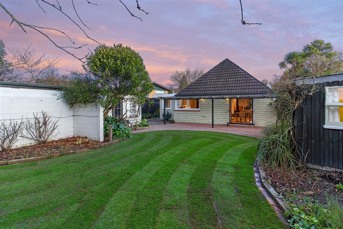 18 Guinness Crescent, Ilam, Christchurch - Carousel 2