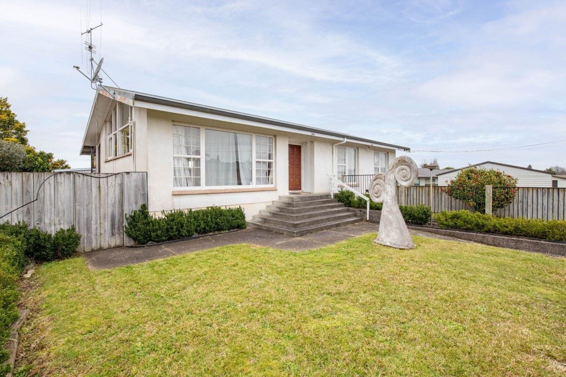 39 Springfield Crescent, Enderley, Hamilton, Waikato - Carousel 2