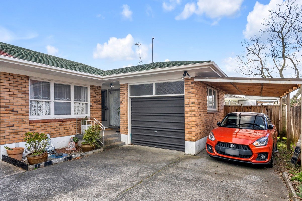 2/90 Pakuranga Road, Pakuranga, Auckland - Carousel 1