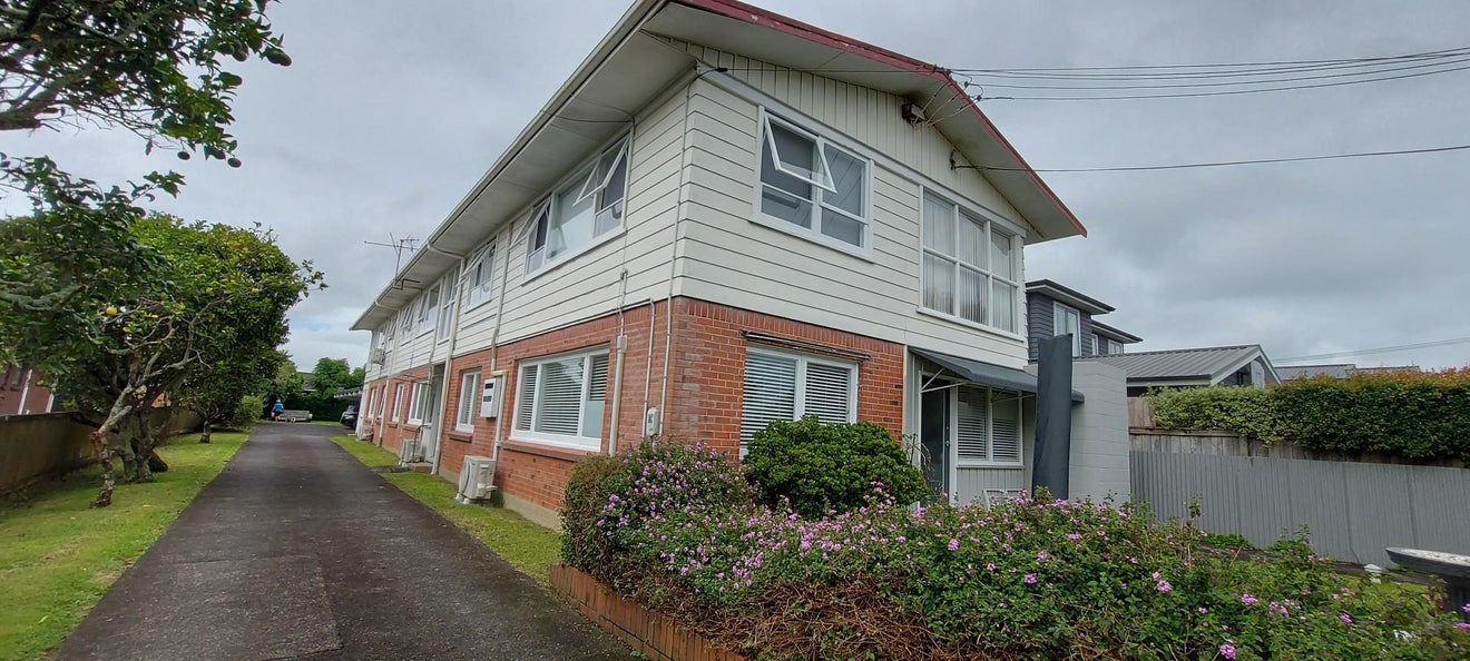 3/7 Wainui Avenue, Point Chevalier, Auckland - Carousel 2