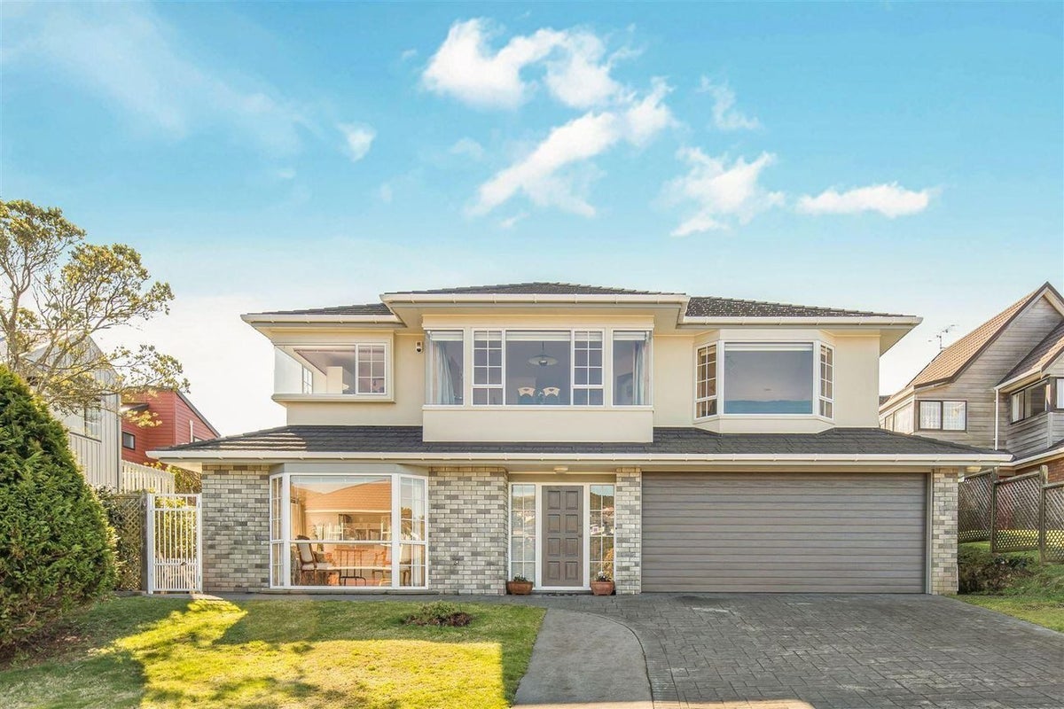 3 Swinford Crescent, Johnsonville, Wellington - Carousel 1