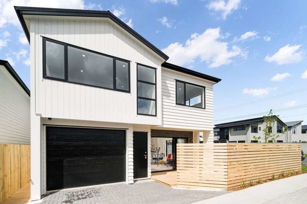 13A Renata Crescent, Te Atatu Peninsula, Auckland - Carousel 1