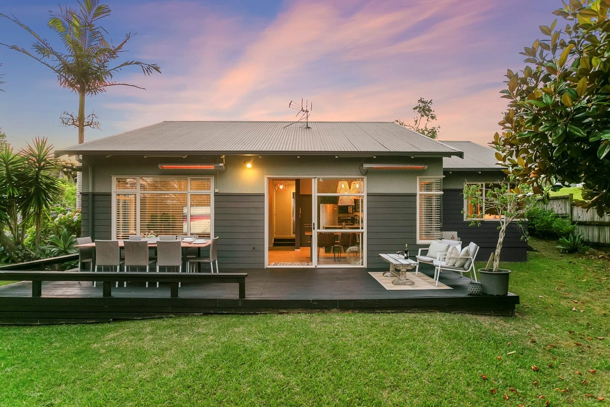 15 Cinnabar Place, Westgate, Auckland - Carousel 2