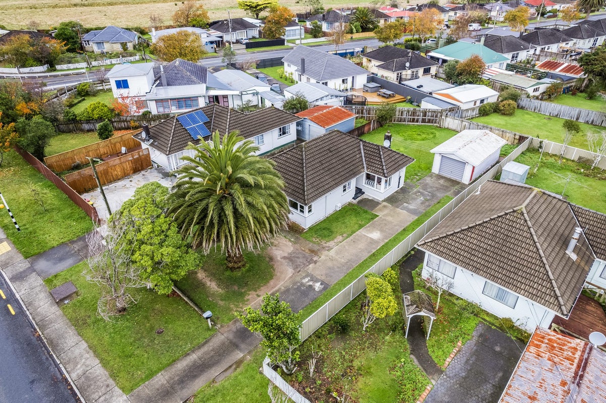 10 Nelson Crescent, Wainuiomata, Lower Hutt - Carousel 2