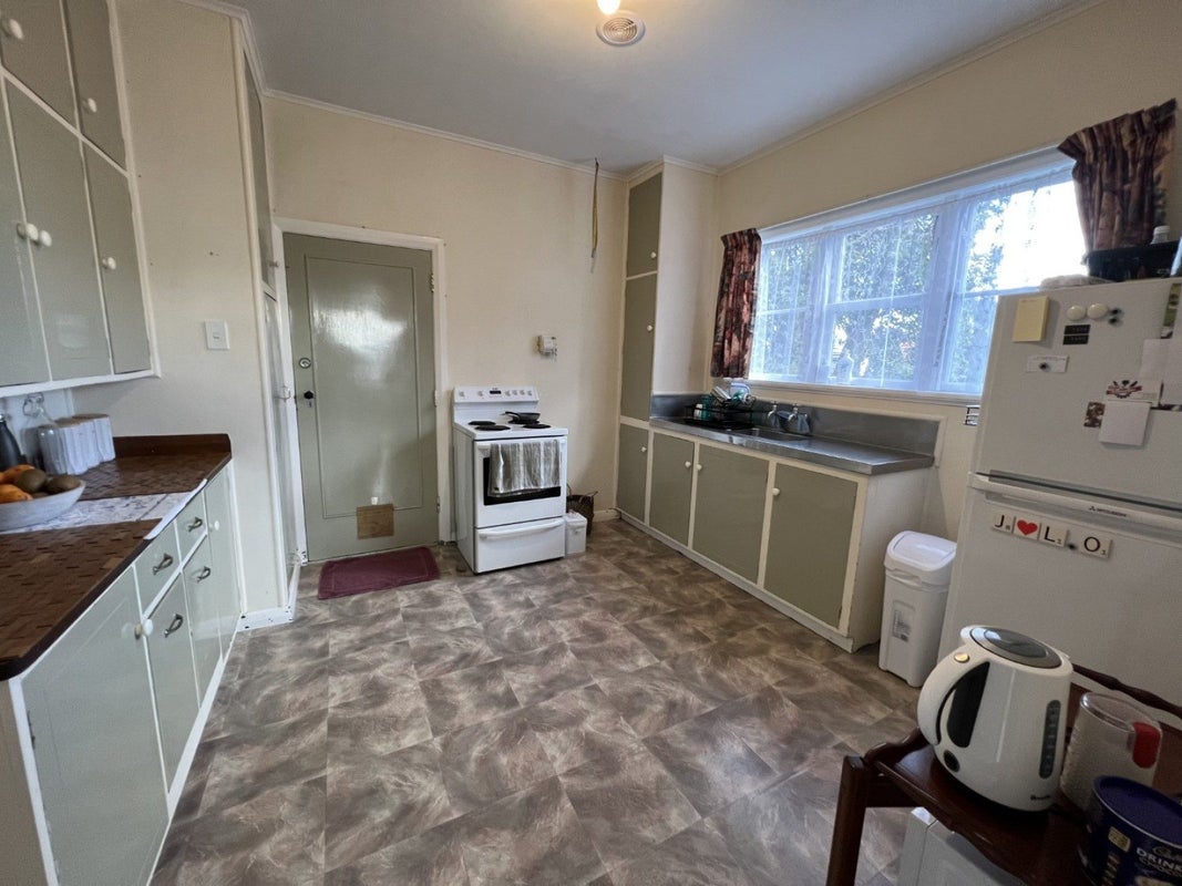 222 College Street, West End, Palmerston North - Carousel 2