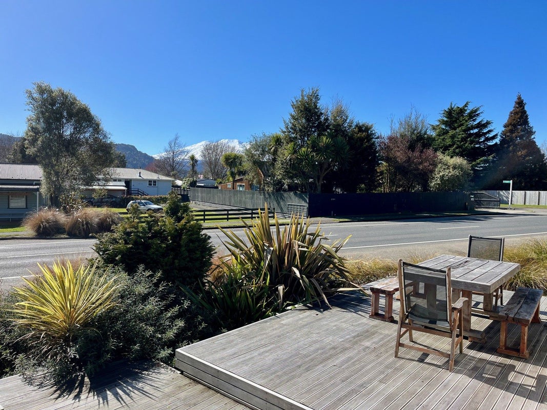 98 Clyde St (State Highway, 49), OHAKUNE - Carousel 1