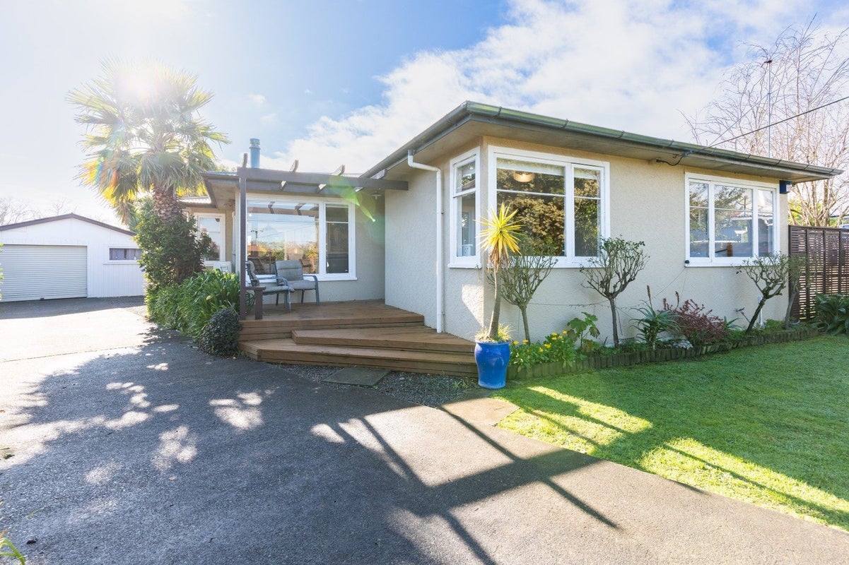 4 Laurel Place, Awapuni, Palmerston North - Carousel 1